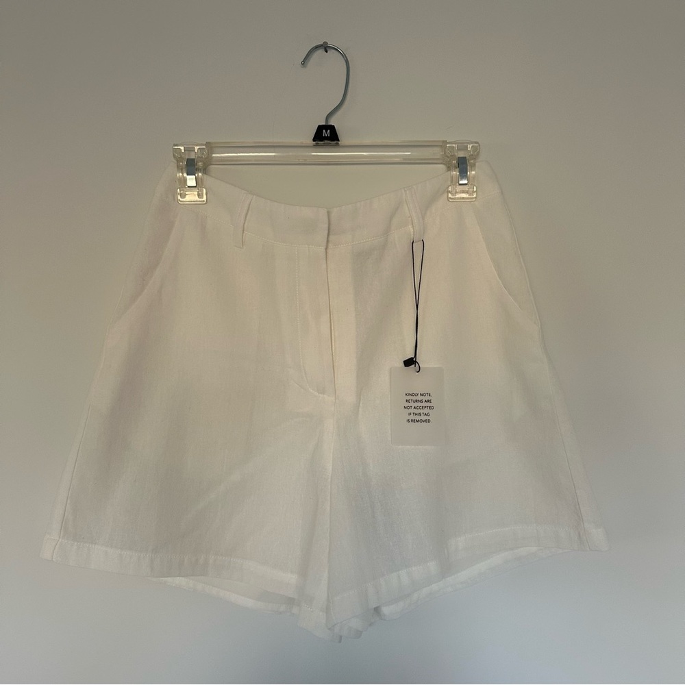 Revolve All The Ways Cici Short in White NWT - Picture 4 of 5
